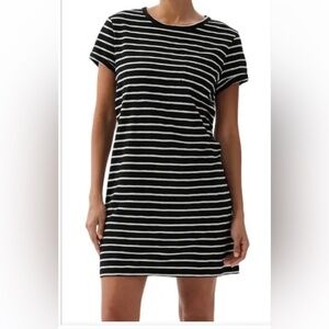 NWT! GAP Pocket T-Shirt Dress in Black/White Stripe Size XSMALL